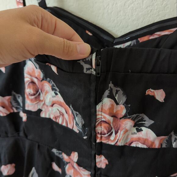 Torrid Womens Dress Sweetheart Neckline Black Roses Pink Adjustable Strap 20 - Picture 7 of 10